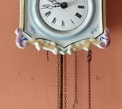 Nástenné porcelánové hodiny