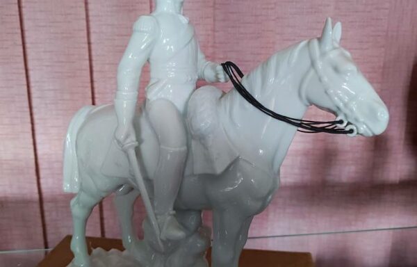 Nemecký cisár na koni (biely porcelán)