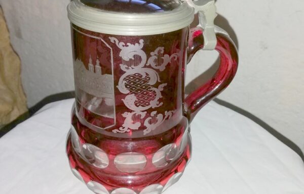 Dekoratívny pohár (rubínové sklo)