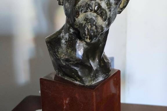 Bronzová busta Miroslava Tyrša na mramore